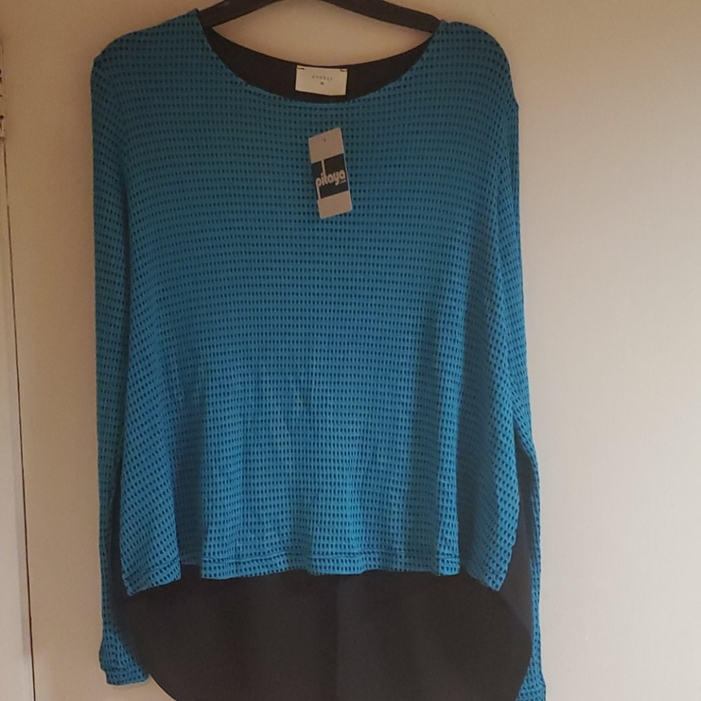 Everly long sleeve sheer back with slit opening